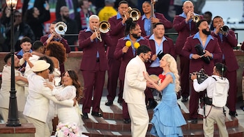 Bad Bunny invita a Lady