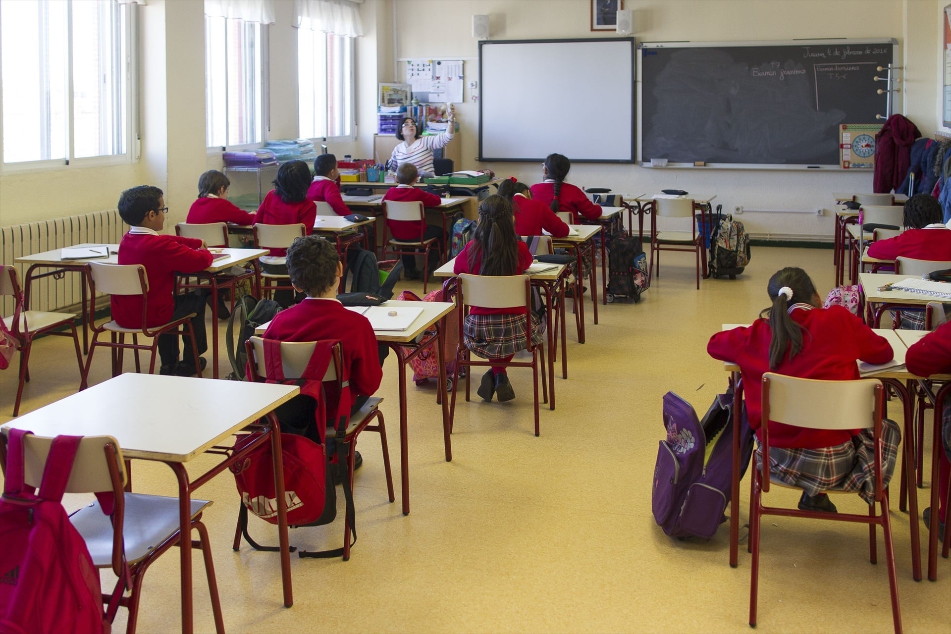La OCDE advirtió que el uso educativo de herramientas generativas exige supervisión y pensamiento crítico. (Europa Press)