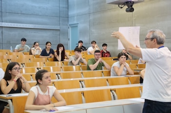 Alumnos antes de un examen de la PAU
(HANDOUT por UPCT/ Europa Press)