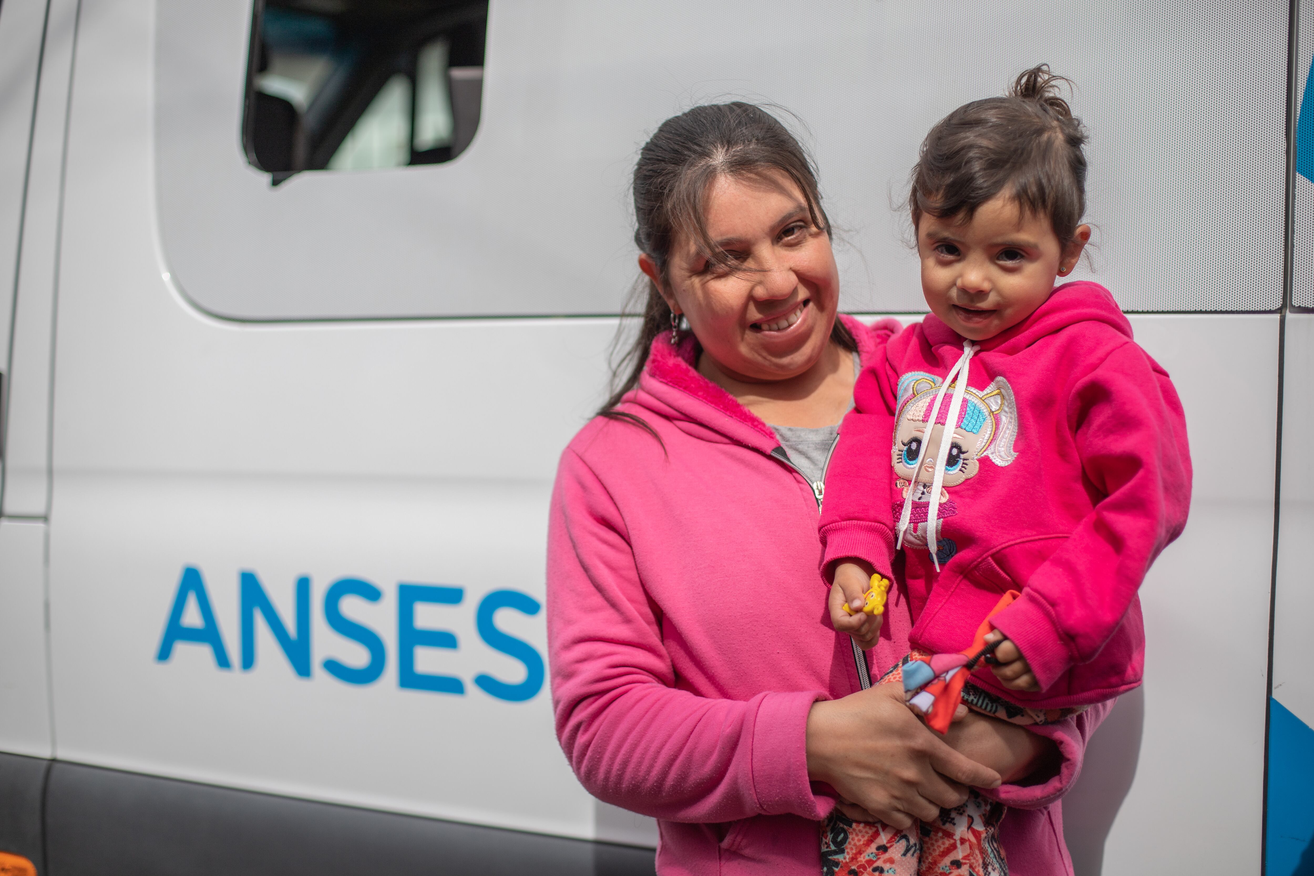 Las familias con ingresos superiores a $2.511.024 quedan excluidas automáticamente de los beneficios sociales de ANSES según la resolución 361/2025