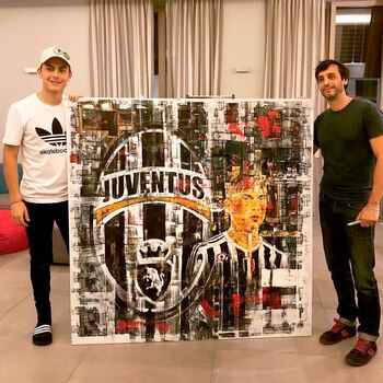 Con Paulo Dybala (@mariani.artspace).