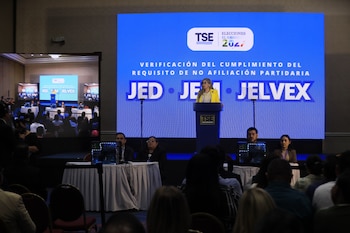 El Tribunal Supremo Electoral de El Salvador comenzó la verificación de la no afiliación partidaria de las personas propuestas para las elecciones de 2027./ (Roxana Lemus)