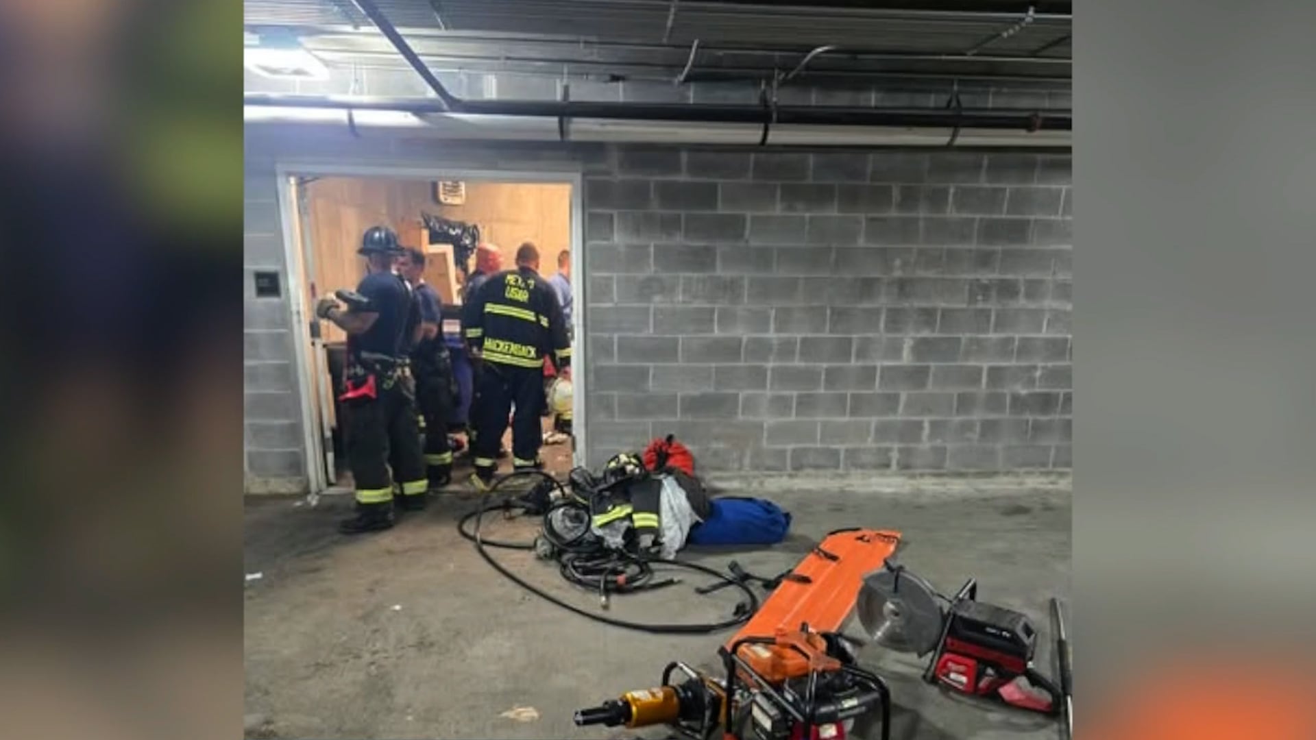Los bomberos de Hackensack, la policía y los servicios de emergencia realizaron un operativo de rescate para ubicar y liberar a la mujer atrapada