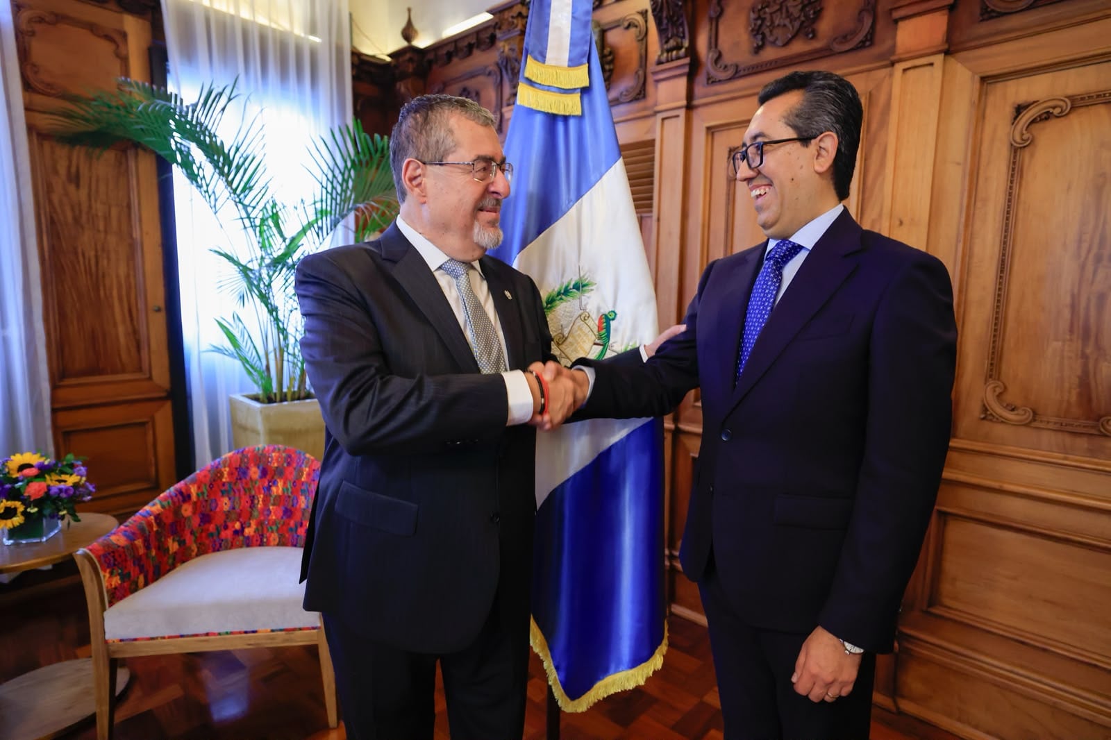 Dos amparos contra el nuevo presidente del Banco de Guatemala obligan a Arévalo a justificar el nombramiento en 48 horas
