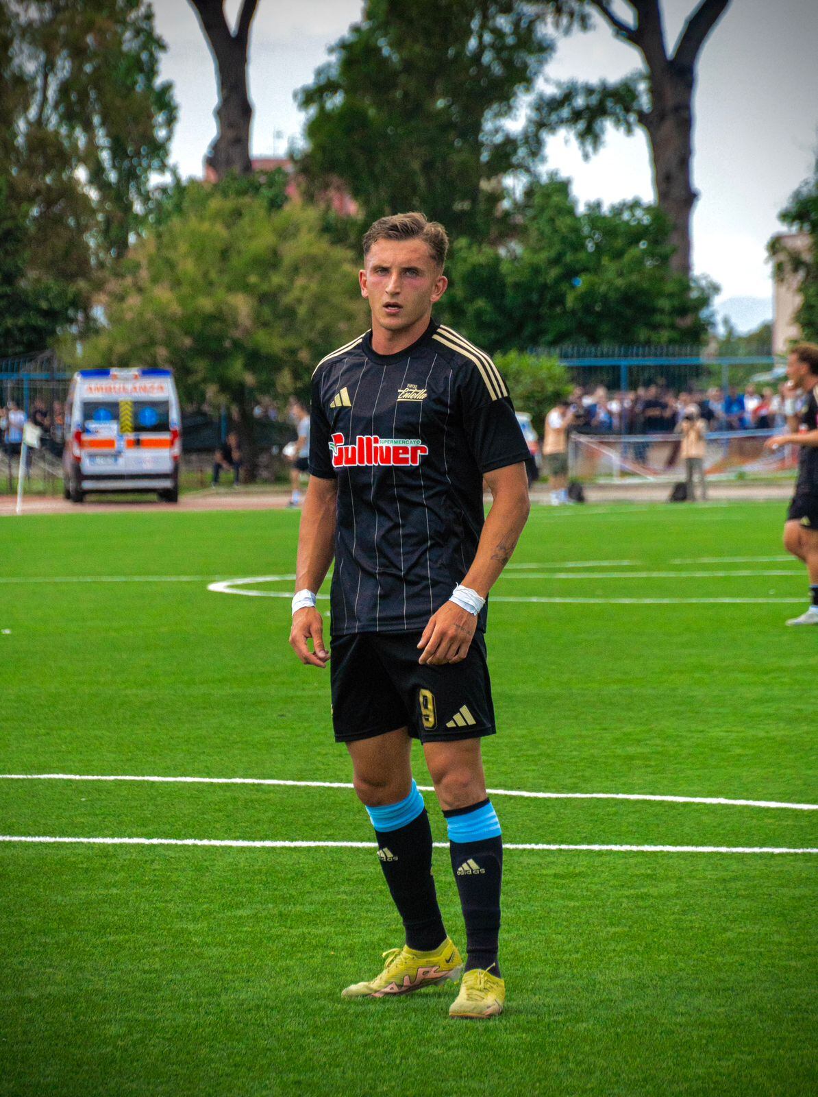 Fausto Salicioni con la camiseta alternativa de Virtus Entella, El club le renovó el contrato hasta mediados de 2026