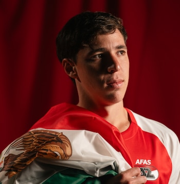 El Tiloncito Chávez anticipó desde el AZ Alkmaar el ingreso y la anotación de cabeza de la Hormiga González. (X/ @AZAlkmaar)