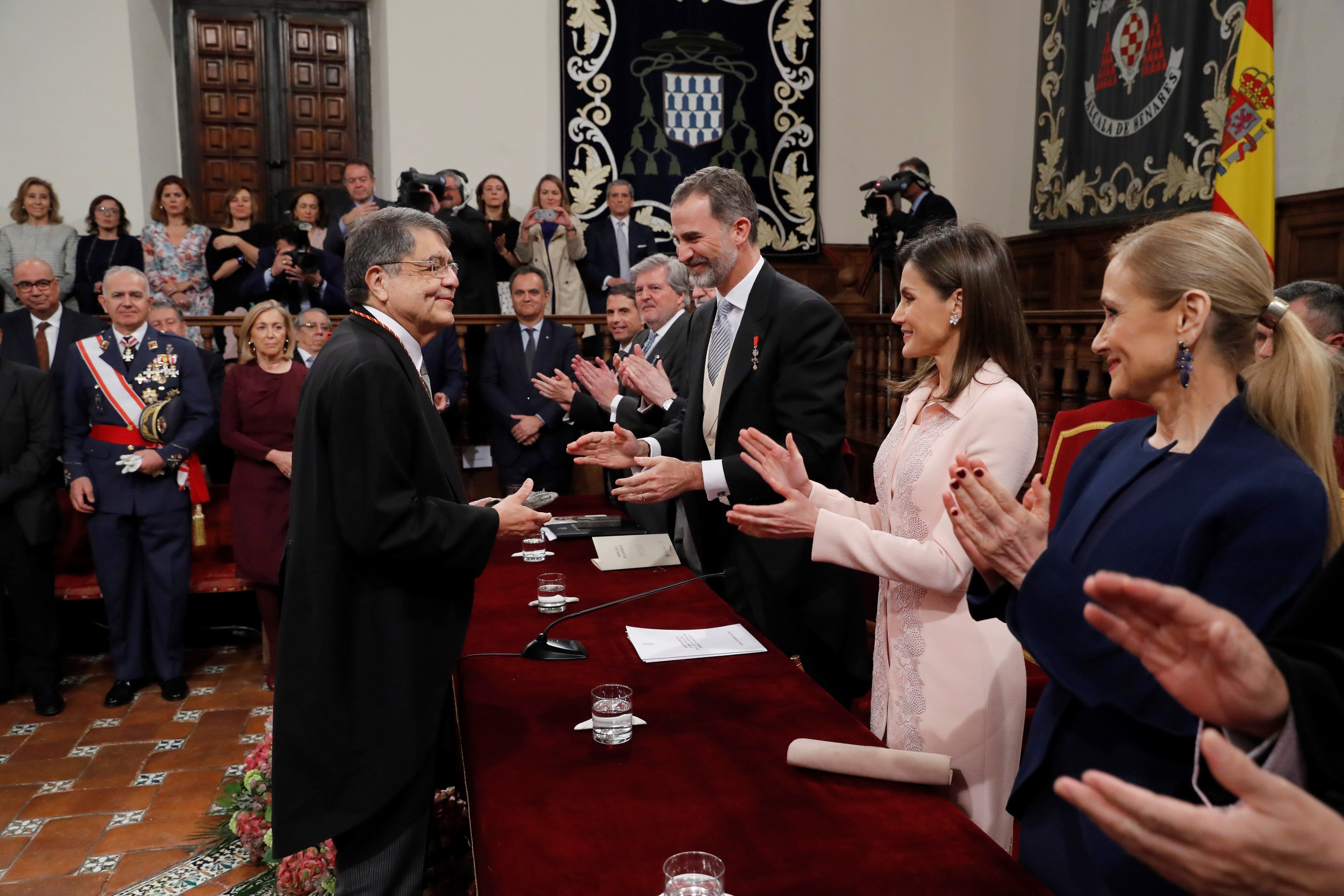 Sergio Ramírez cuando recibió el Premio Cervantes de mano de los Reyes de España. (España Europa Cultura)