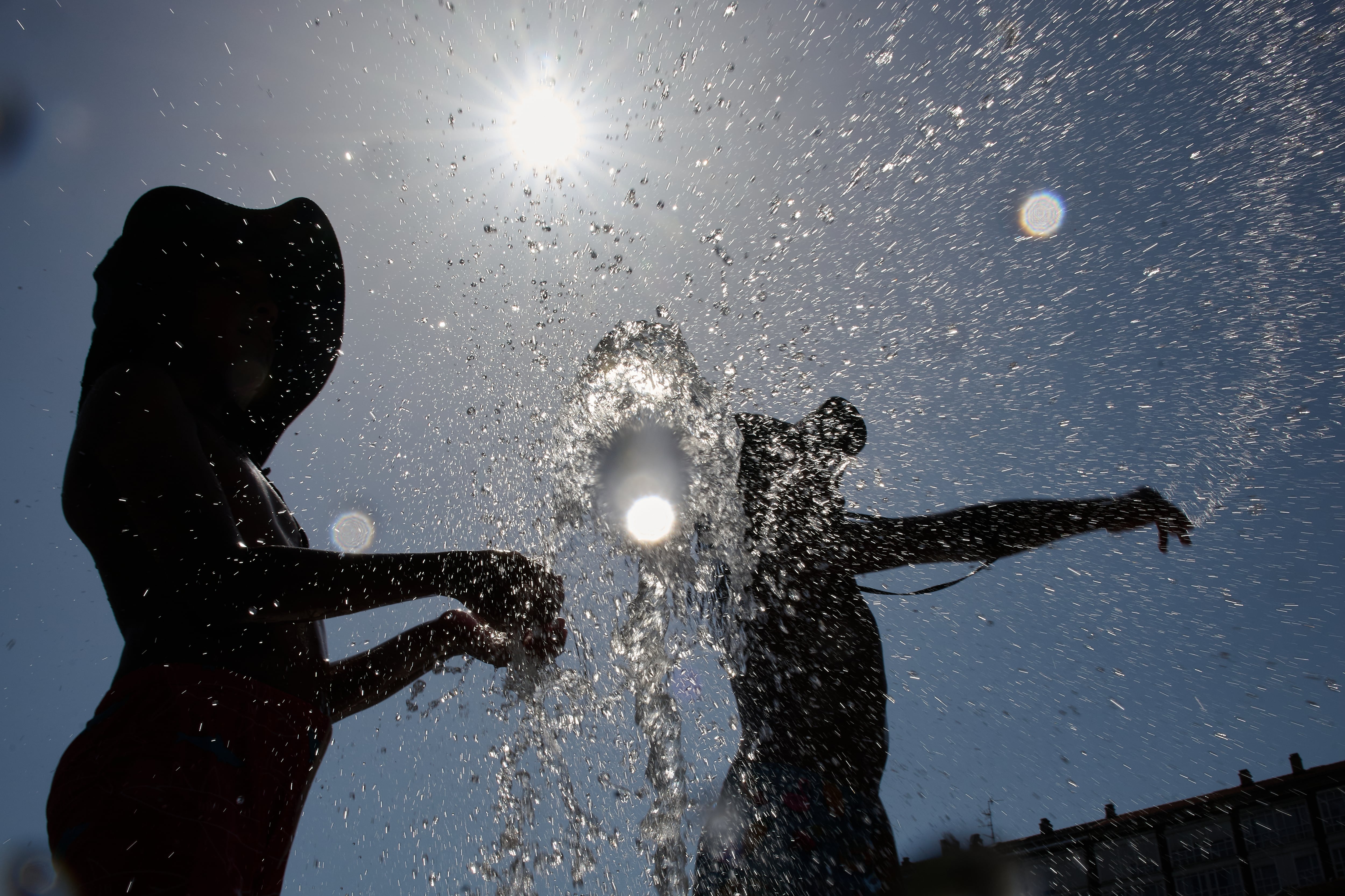 Si la temperatura global sube 1.5 °C hacia 2030, 380,000 menores de Costa Rica enfrentarán un mes adicional de calor extremo. (EFE/Iñaki Porto)
