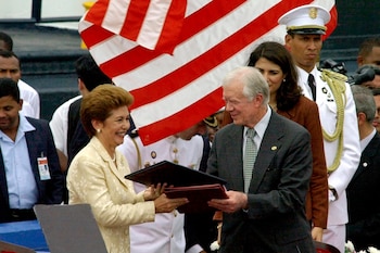 Panamá asumió la administración completa de la vía el 31 de diciembre de 1999, al cumplirse lo establecido en los Tratados Torrijos-Carter. (Foto AP/Tomas Van Houtryve, Archivo)