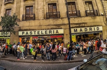La pastelería Madrid se encuentra