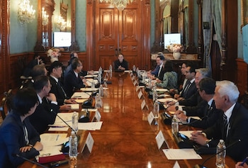 Claudia Sheinbaum, en Palacio Nacional, con el presidente del Comité Económico México-Japón, Seiji Kuraishi, el pasado 13 de julio.
Crédito: X/ @Claudiashein