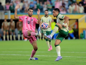 Vitor Roque and Sergio Busquets