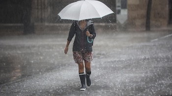 La Aemet avisa de fuertes tormentas con granizo en Cataluña y la Comunidad Valenciana mientras Canarias afronta un episodio de calor extremo