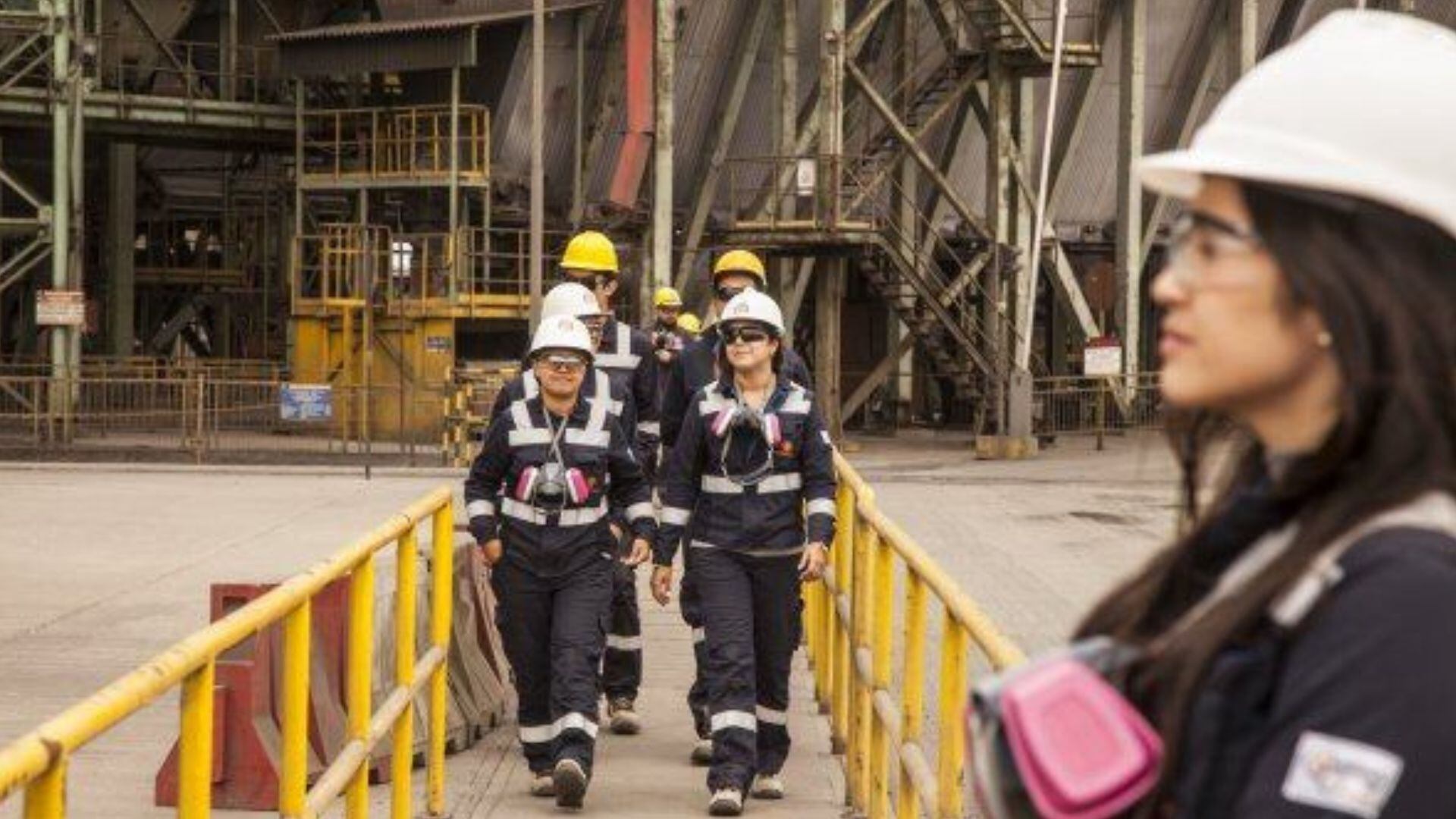 El aumento de la cantidad de mujeres en empleos mineros es en parte efecto del cambio de perfiles que habilita la tecnologia