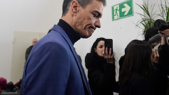 Sánchez pisa el acelerador en