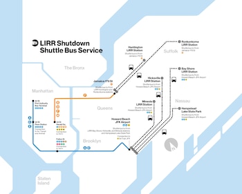 Mapa de la MTA que ilustra las rutas del servicio de autobuses lanzadera para el Long Island Rail Road, mostrando conexiones entre estaciones y el metro de NYC