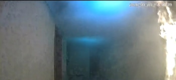 El fuego se originó el miércoles 23 de septiembre a las 7:45 en un inmueble de seis plantas situado en la avenida Montgomery (Captura de video)