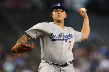 Julio Urías llega a 19