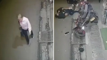 Un fuerte accidente en Medellín involucró a conductor sin licencia que arrolló a tres personas, incluyendo a una adulta mayor: todo quedó en video