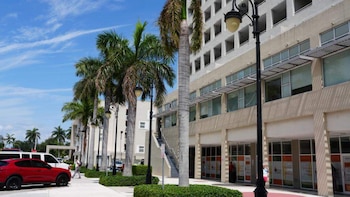 Qué programas de ayuda y crédito hay para pequeños negocios en Miami-Dade y cómo solicitarlos