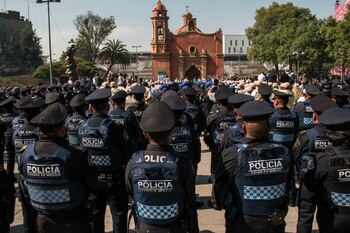 La policía capitalina de 1970 avalaba grupos clandestinos en sus filas y les permitían usar armas, así como cometer atracos, amparados en una placa oficial