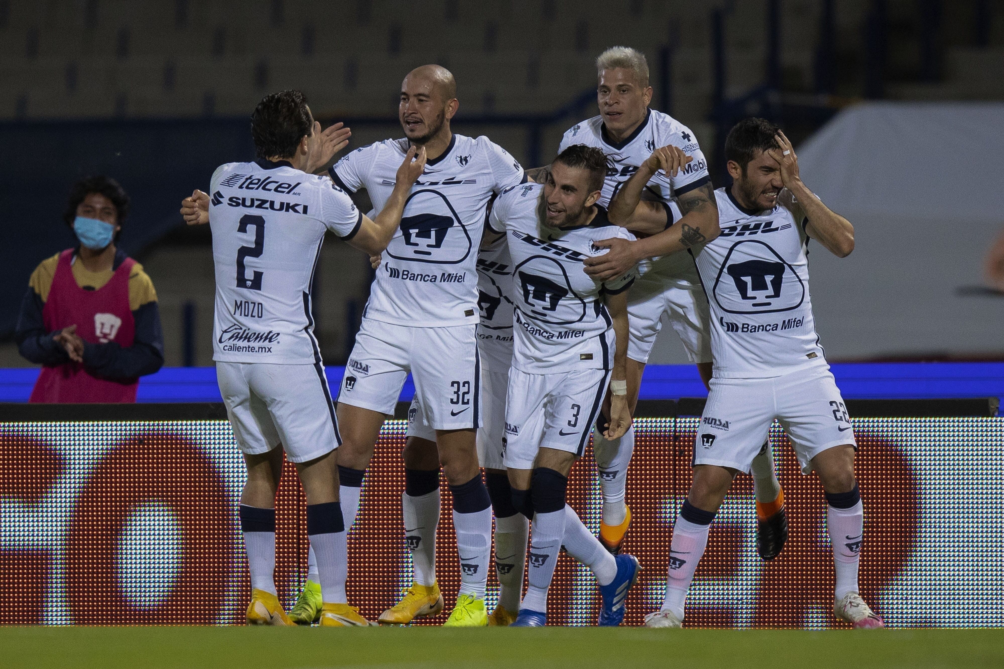 Carlos Gonzalez celebra su gol de Pumas durante el partido Pumas UNAM vs Cruz Azul, correspondiente al partido de vuelta de Semifinales del Torneo Apertura Guard1anes 2020 de la Liga BBVA MX, en el Estadio Olimpico Universitario, el 06 de Diciembre de 2020. (Mexsport)