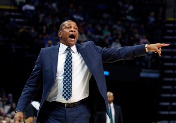 En la imagen, el entrenador