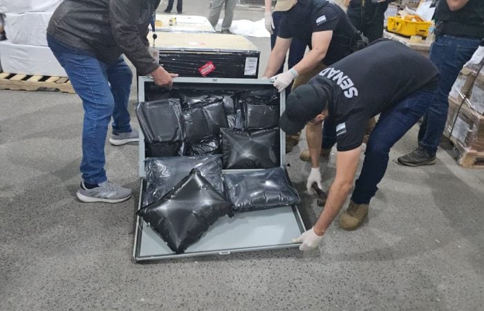 La SENAD decomisa un avión Challenger 604 con 262,6 kilos de marihuana premium en Asunción (SENAD)
