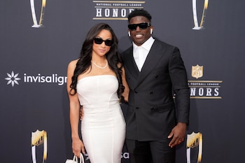 Un jurado de Miami halló responsable al jugador de la NFL Tyreek Hill por dos cargos de agresión física contra su esposa Lakeeta Vaccaro y le ordenó pagar USD 500.000 (USA TODAY Sports)