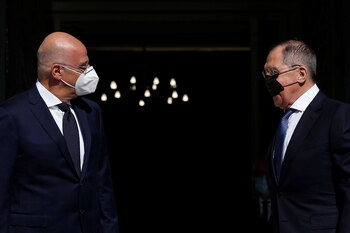 El canciller griego Nikos Dendias