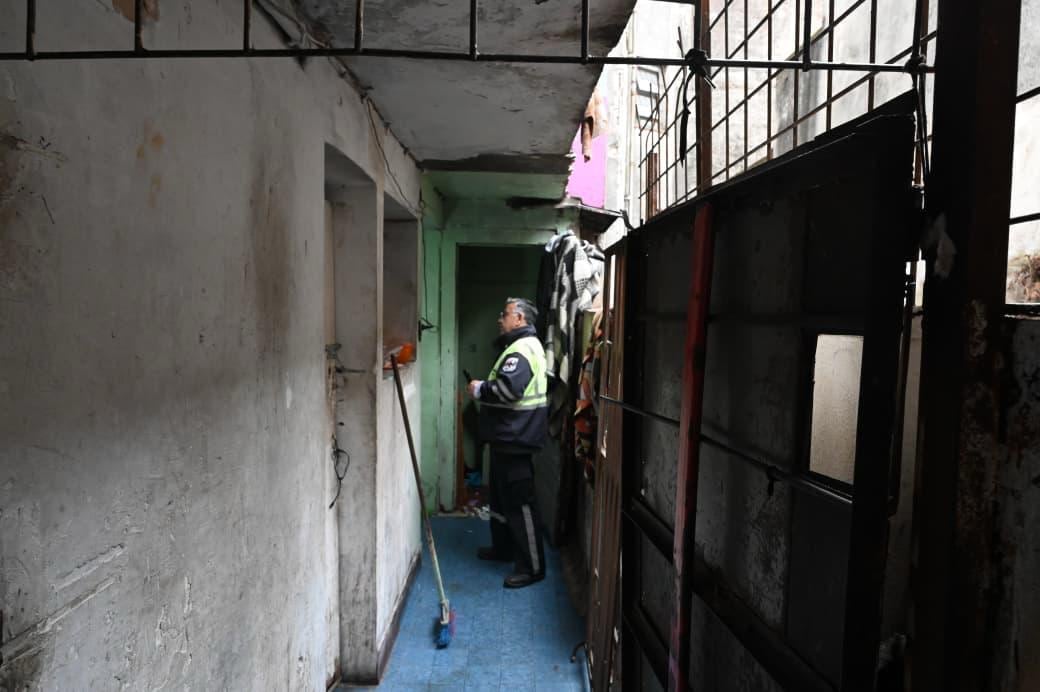 Los operativos buscan erradicar actividades ilegales y mejorar la seguridad en los barrios porteños.