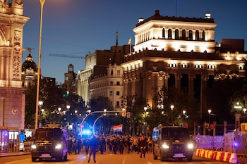 Cientos de personas participan este jueves en Madrid en la marcha por la muerte de Maricarmen. (EFE/ Víctor Lerena)