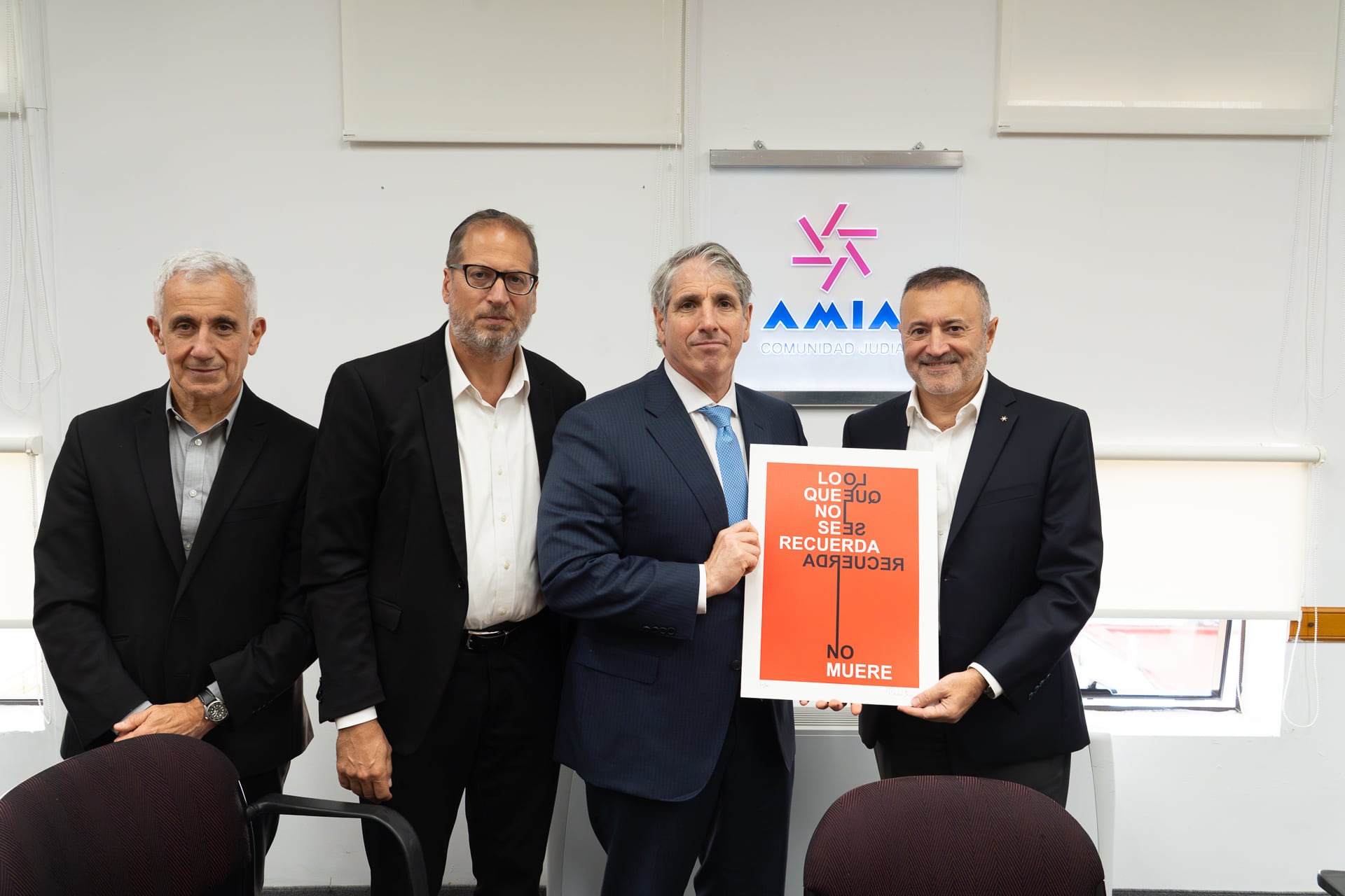 Una de las actividades del funcionario norteamericano fue recorrer la sede de la AMIA