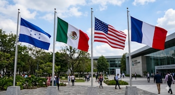 Honduras designó a Roberto Flores Bermúdez, Carmen Eleonora Ortez Williams y Roberto Ochoa Madrid como embajadores en Estados Unidos, México y Francia. (Visuales IA)