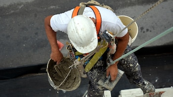 La economía uruguaya cayó e