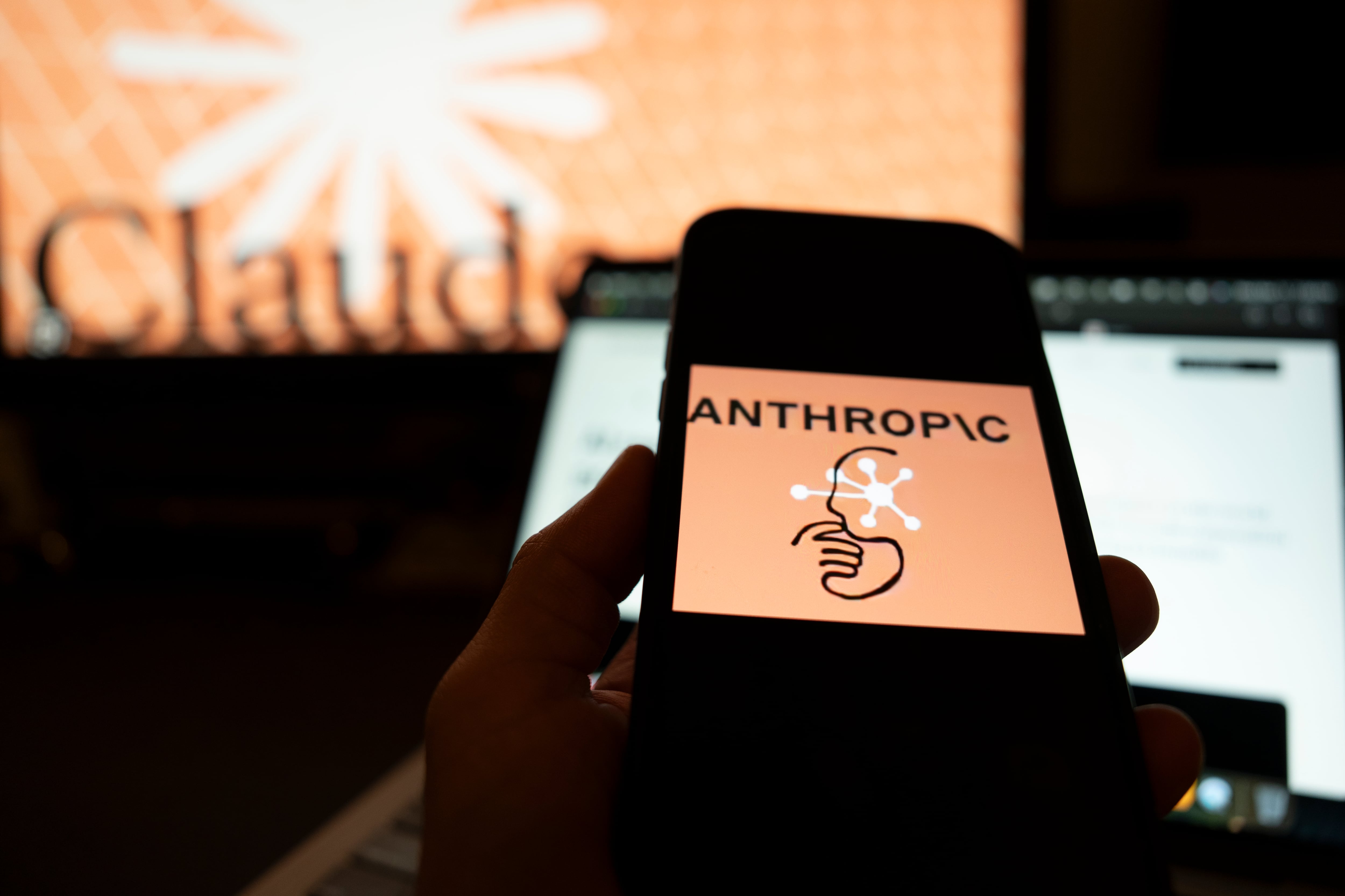Anthropic señala que el 80% del código en sus sistemas proviene de inteligencia artificial generativa. (EFE)