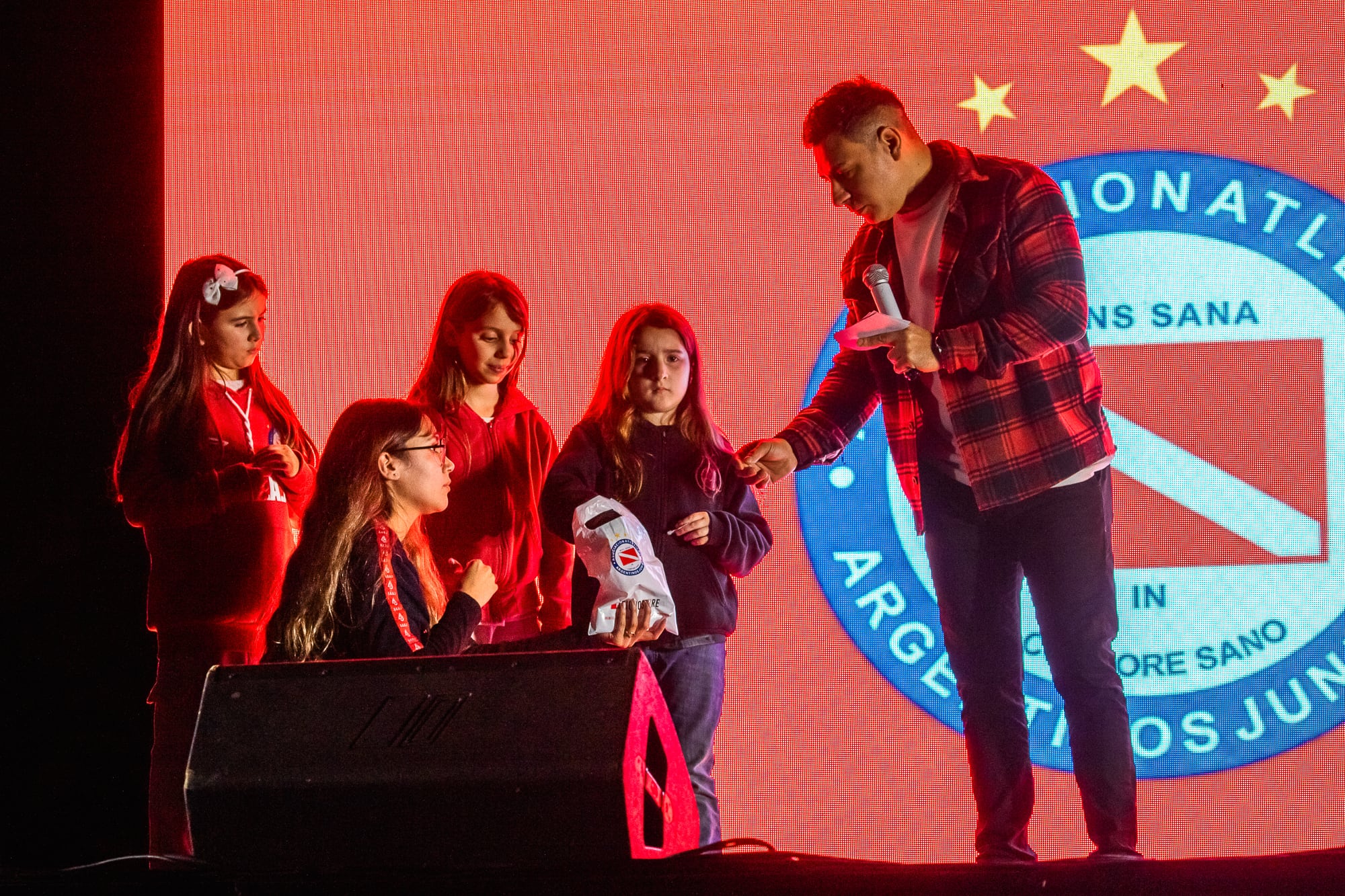 Stands, foodtrucks, sorteos y música en vivo fueron parte de la fiesta