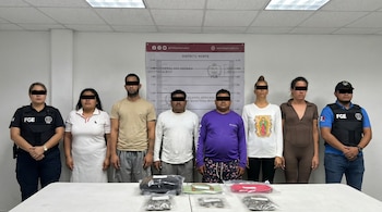 Las seis personas detenidas cayeron en dos operativos distintos. (Imagen ilustrativa generada con IA | Infobae México)