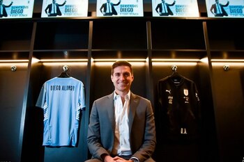 Diego Alonso asumió el cargo