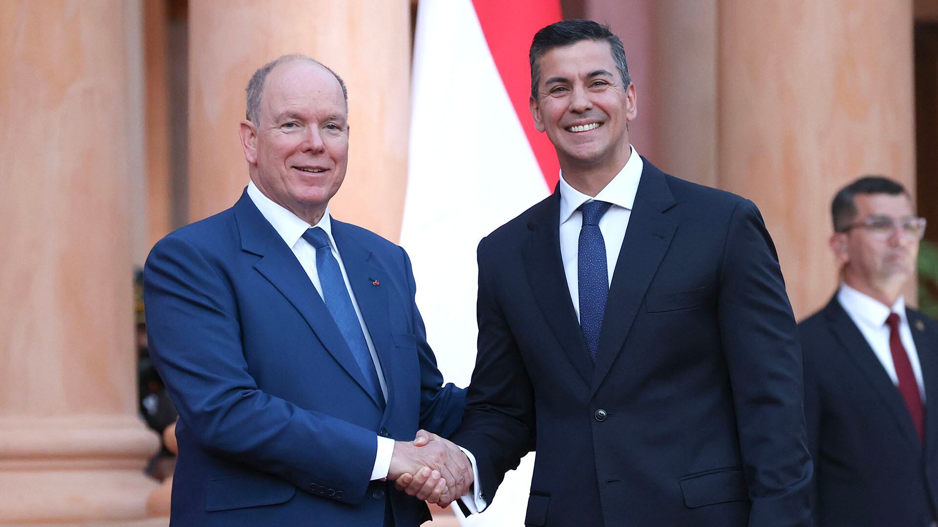 Alberto de Mónaco se reunió con Santiago Peña durante su visita a Paraguay
