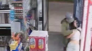 La empleada fue amenazada por