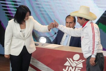 Los candidatos se saludan antes