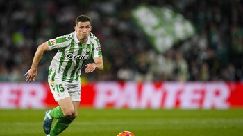 El lateral francés Romain Perraud