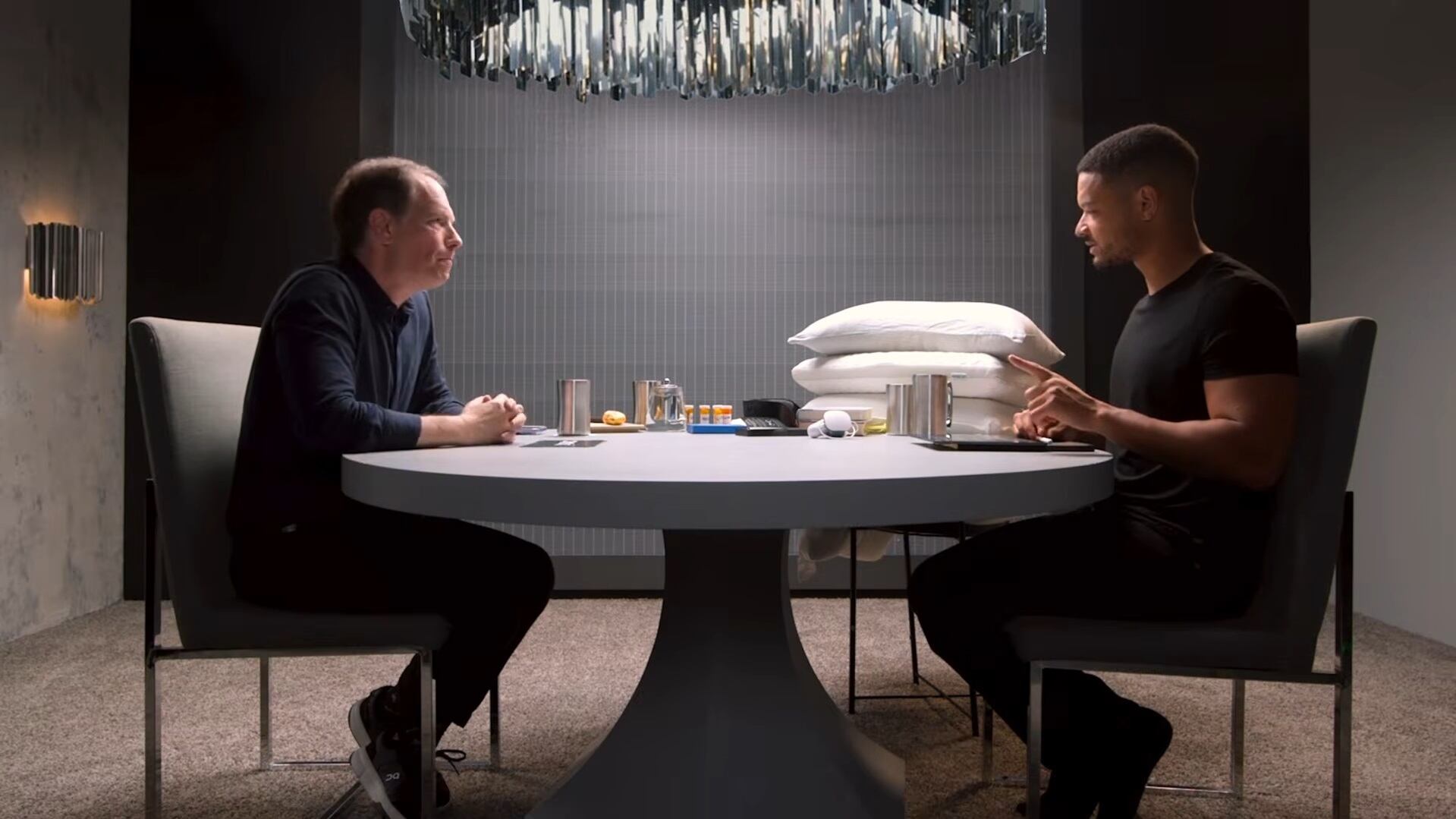 El especialista recomienda la técnica de respiración 4-7-8, una rutina de relajación eficaz para reducir la ansiedad y facilitar el descanso nocturno (YouTube: The Diary Of A CEO y Sleep Doctor)