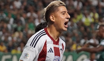 Guillermo Paiva celebrando uno de