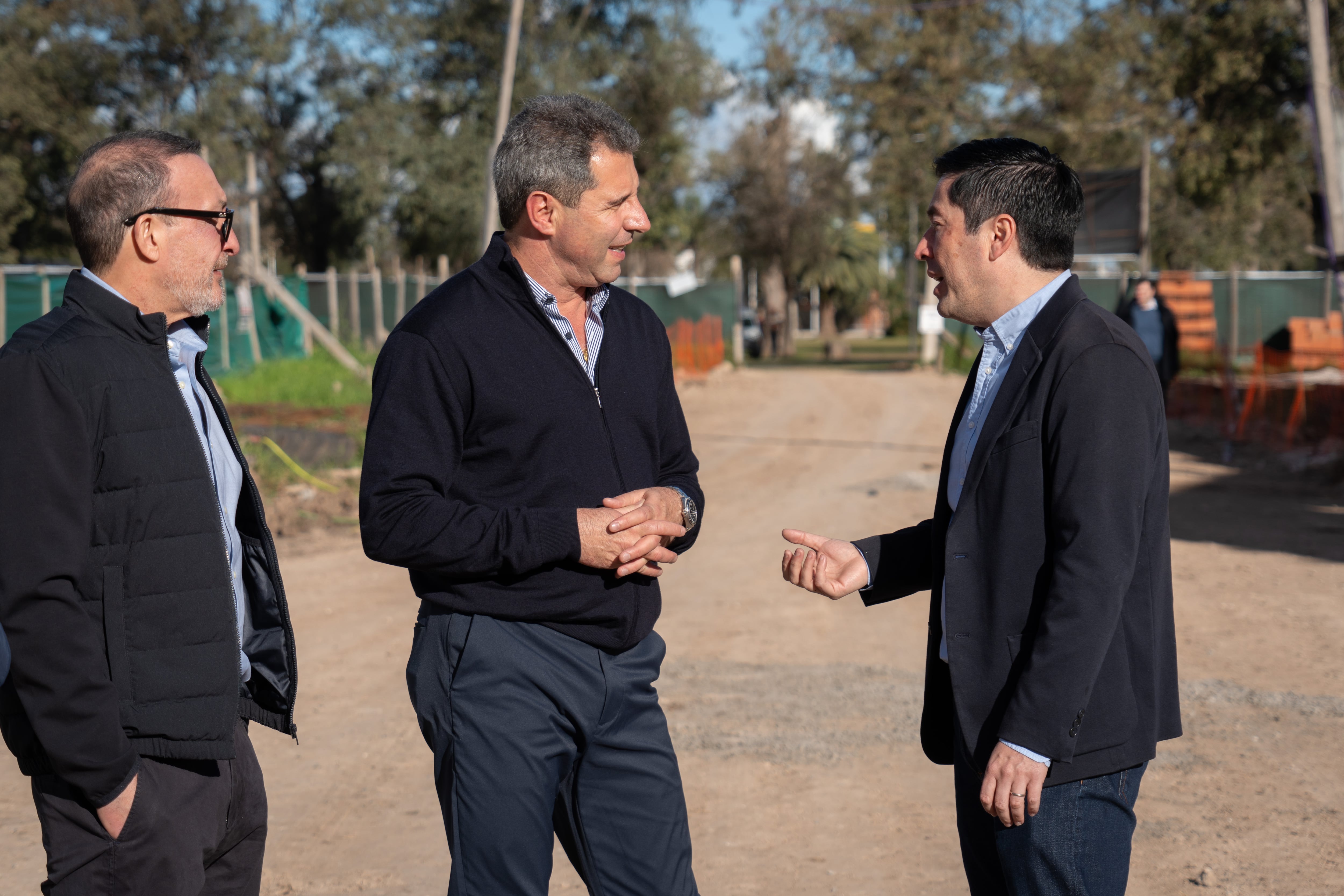 Leonardo Nardini (izq) junto a Serio Uñac y el diputado provincial Luis Vivona
