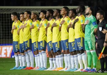 Soccer Football - World Cup - South American Qualifiers - Venezuela v Colombia - Estadio Cachamay, Ciudad Guayana, Venezuela - March 29, 2022 Colombia players line up during the national anthems before the match REUTERS/Manaure Quintero