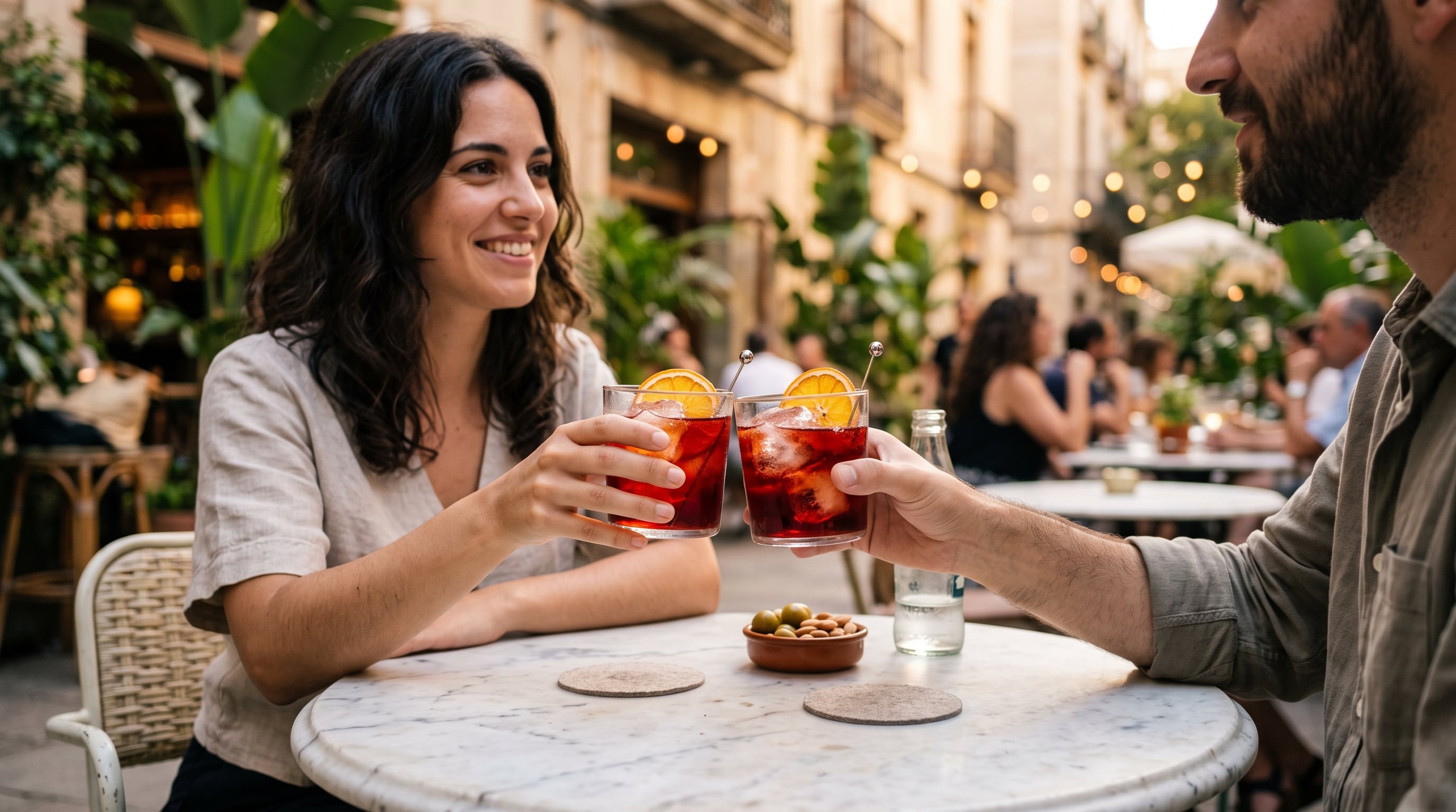 El aperitivo es un momento de encuentro: un trago, una picada y una charla antes de compartir la mesa. (Imagen Ilustrativa Infobae).