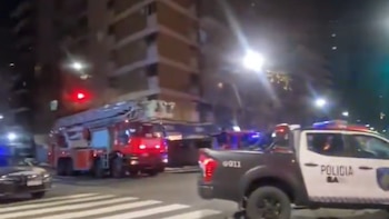 Dos hombres atrincherados en un departamento de Recoleta: la policía entró por la ventana de un piso 14 para reducirlos