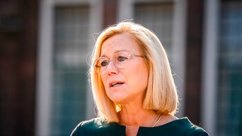 Dimitió la ministra de Exteriores